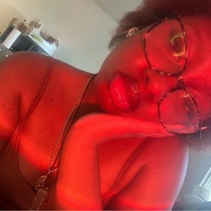 Meet your Posher, Amaris